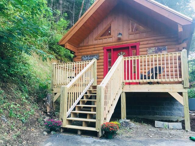 honeymoon magic cabin front porch in Gatlinburg Tennessee